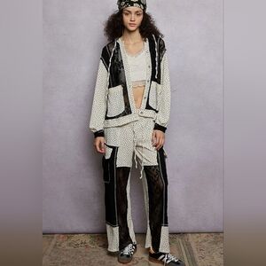 Women's Black and White Relax Fit In Lace With Stitch Detail Floral Pattern